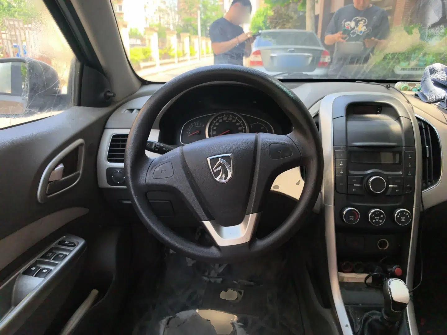 Baojun 630 2011 1.5L manual Comfort trim level — миниатюра 11