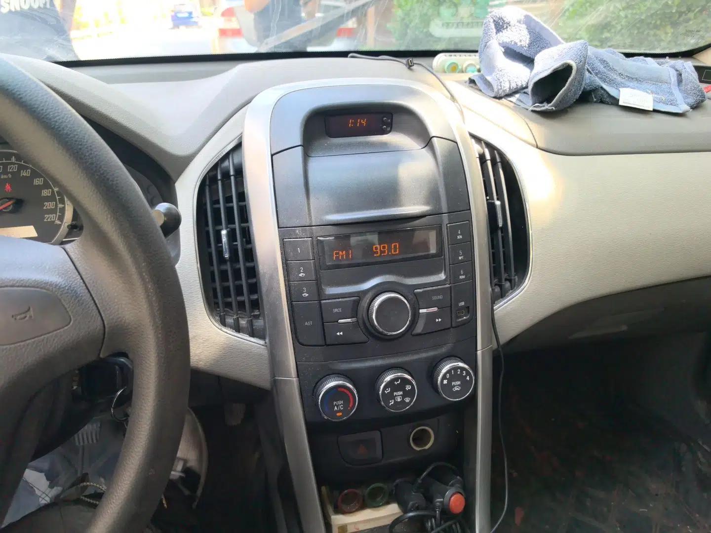 Baojun 630 2011 1.5L manual Comfort trim level — миниатюра 14