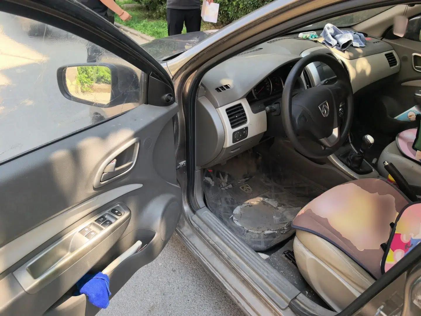 Baojun 630 2011 1.5L manual Comfort trim level — миниатюра 17