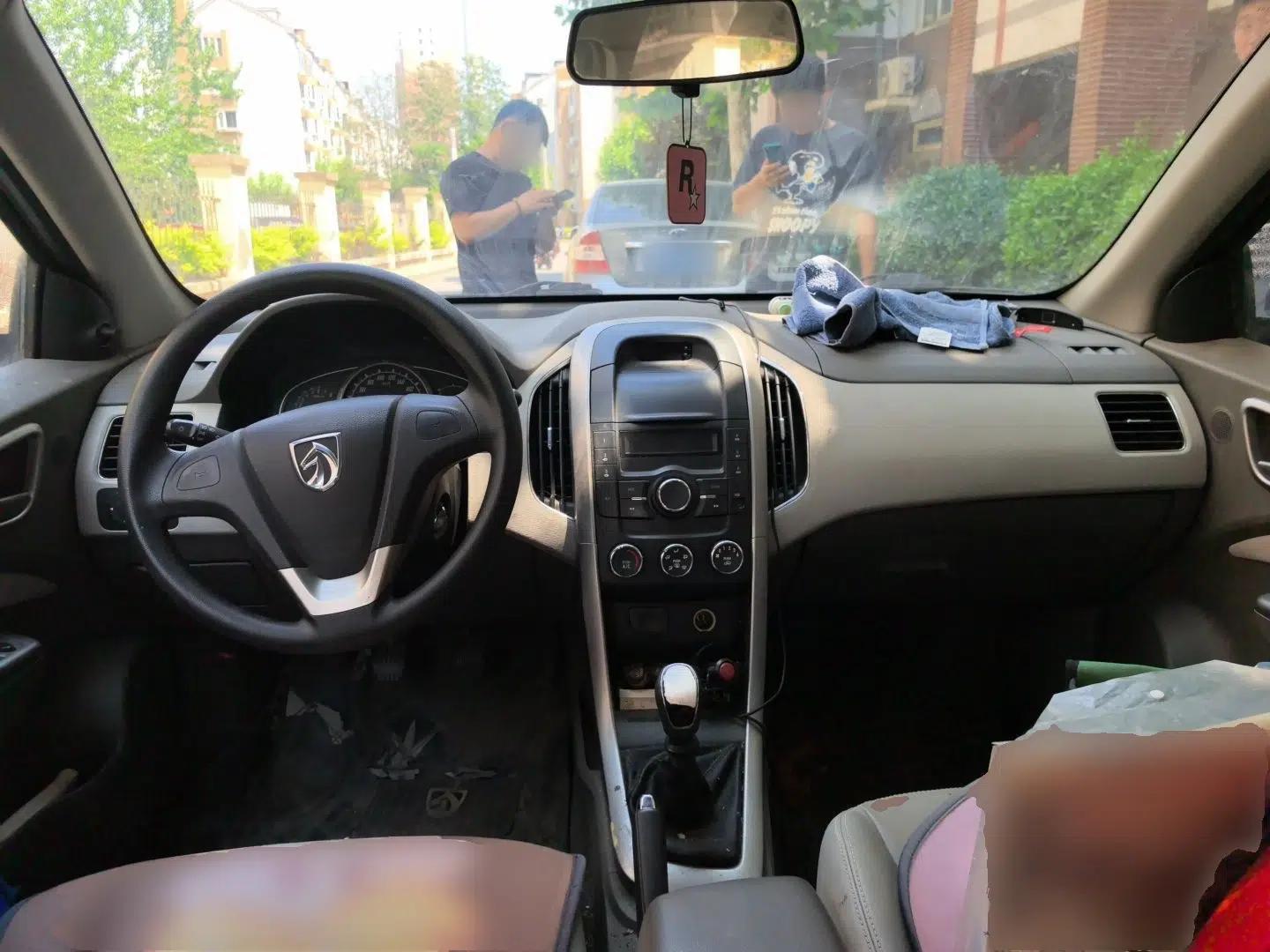 Baojun 630 2011 1.5L manual Comfort trim level — миниатюра 10