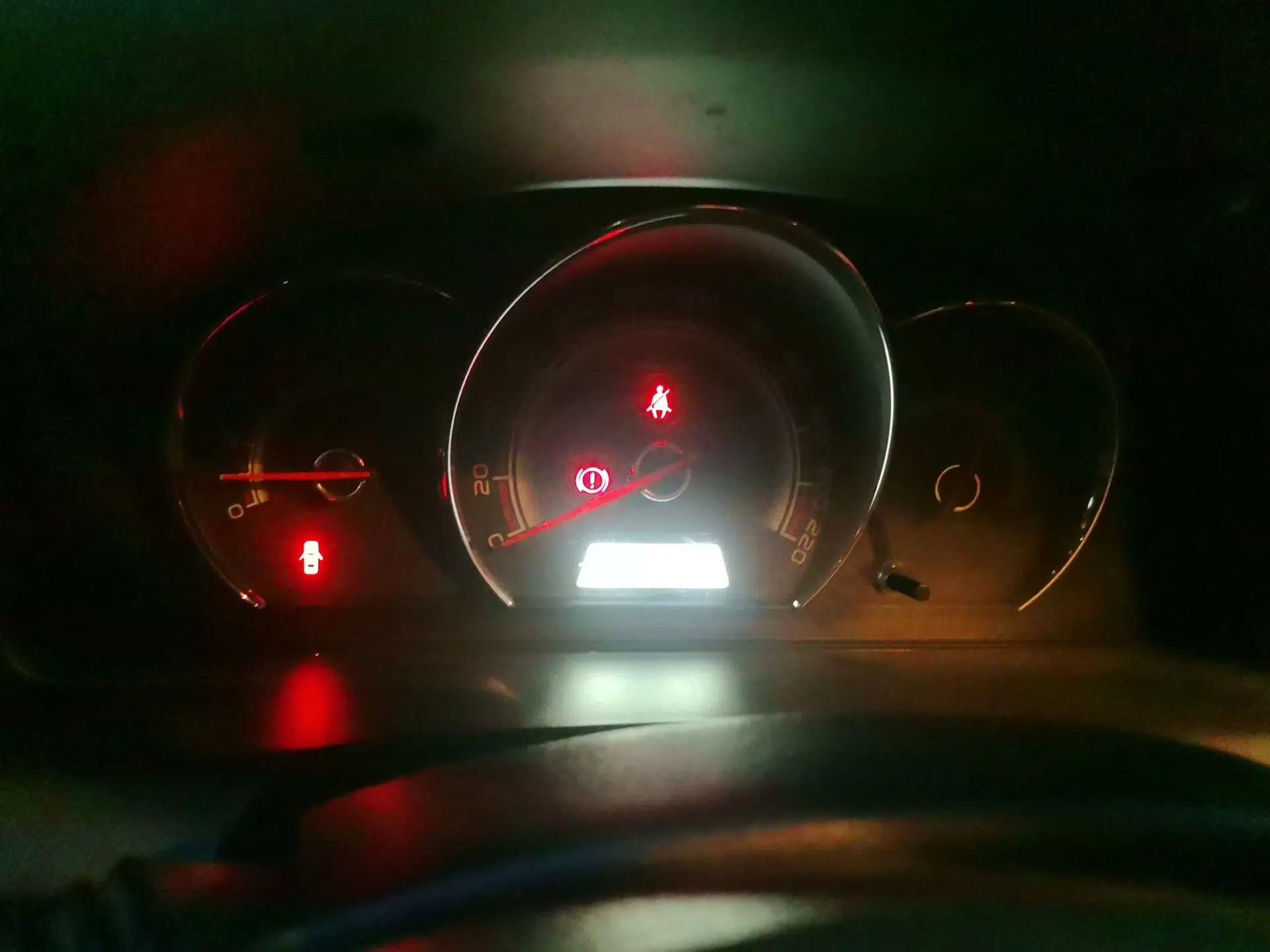 Baojun 630 2013 1.5L manual Comfort trim — миниатюра 12