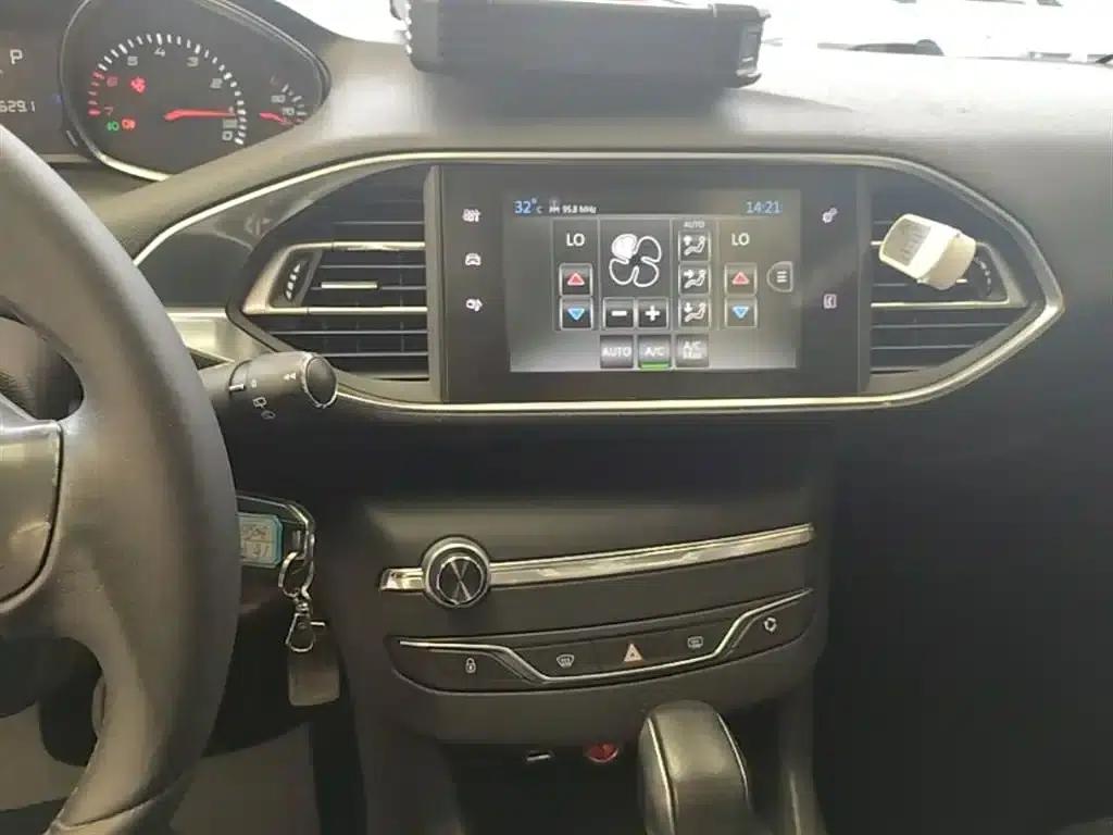 Peugeot 308S 2015 1.2T Automatic Sporty Edition — миниатюра 13