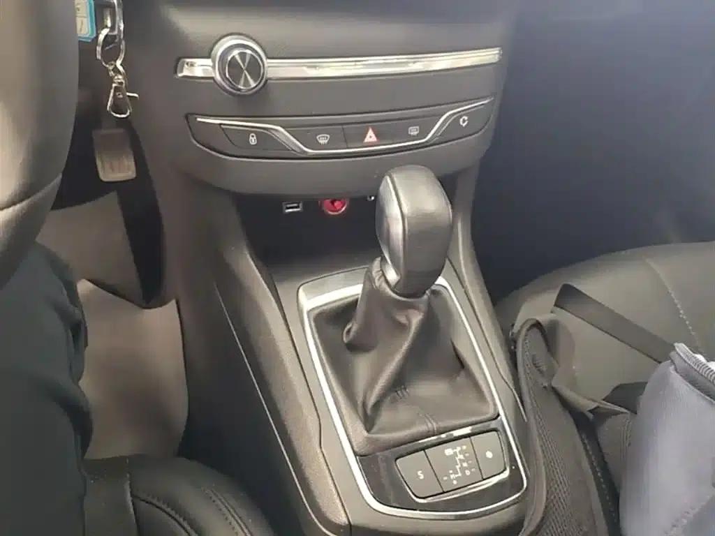 Peugeot 308S 2015 1.2T Automatic Sporty Edition — миниатюра 14