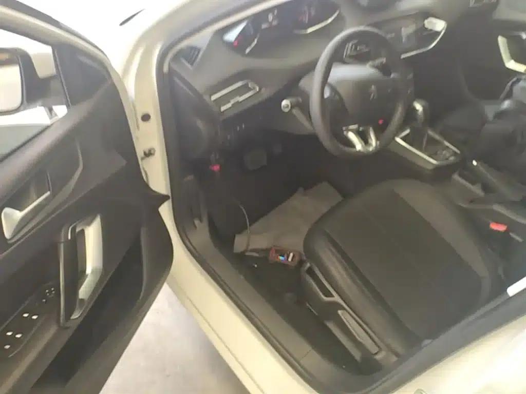 Peugeot 308S 2015 1.2T Automatic Sporty Edition — миниатюра 16