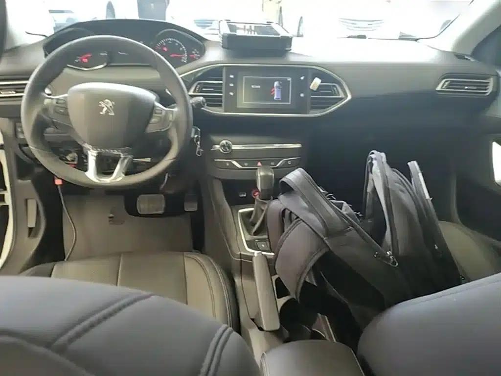 Peugeot 308S 2015 1.2T Automatic Sporty Edition — миниатюра 10