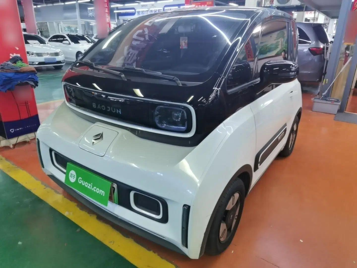 Baojun E300 2020 Starry Intelligence Edition — миниатюра 1
