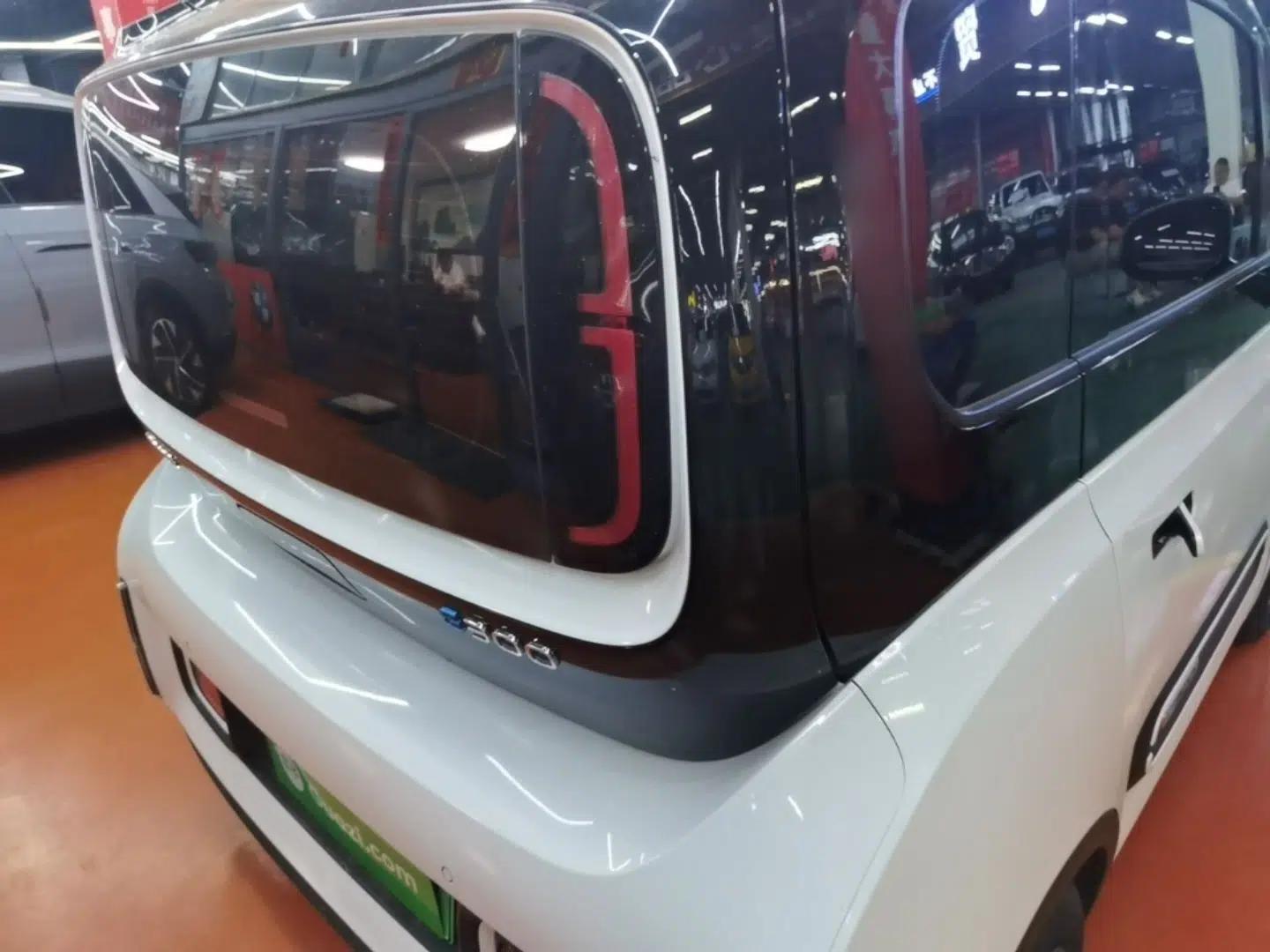Baojun E300 2020 Starry Intelligence Edition — миниатюра 7