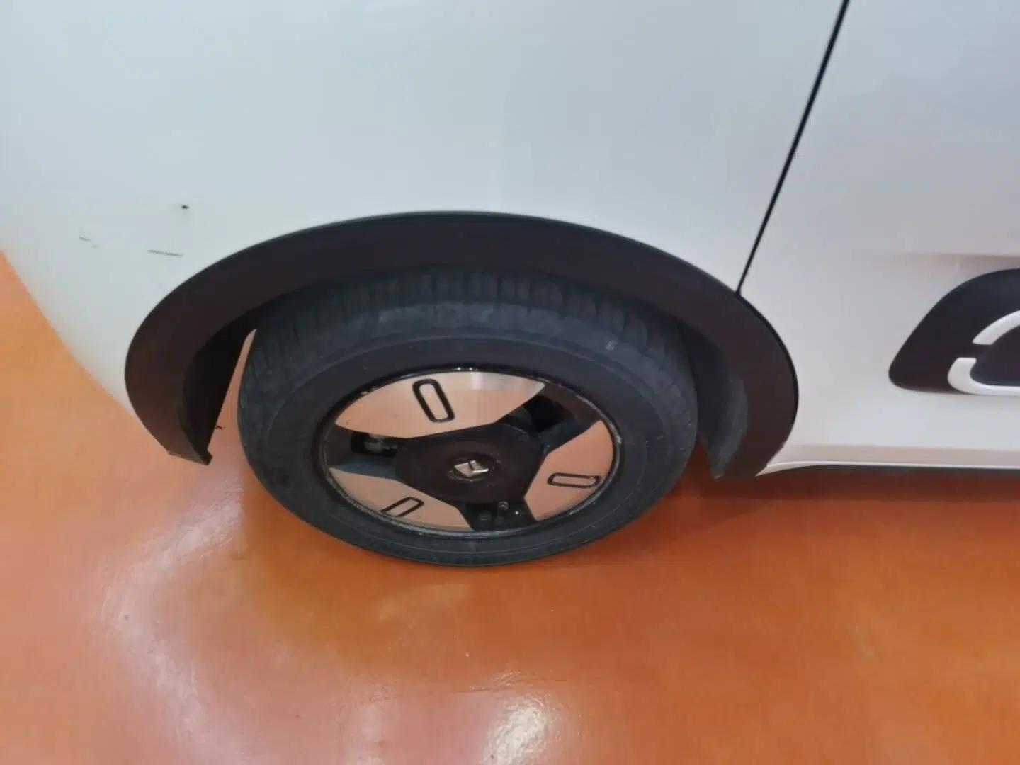 Baojun E300 2020 Starry Intelligence Edition — миниатюра 10
