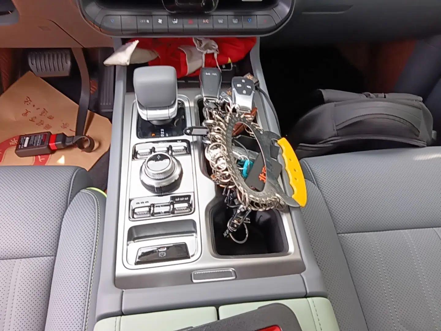 BAIC Off-Road BJ40 Electric Drive 2025 Standard Edition — миниатюра 17