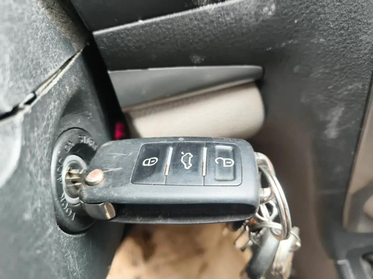 Bestune B50 2012 1.6L automatic with sunroof — миниатюра 9