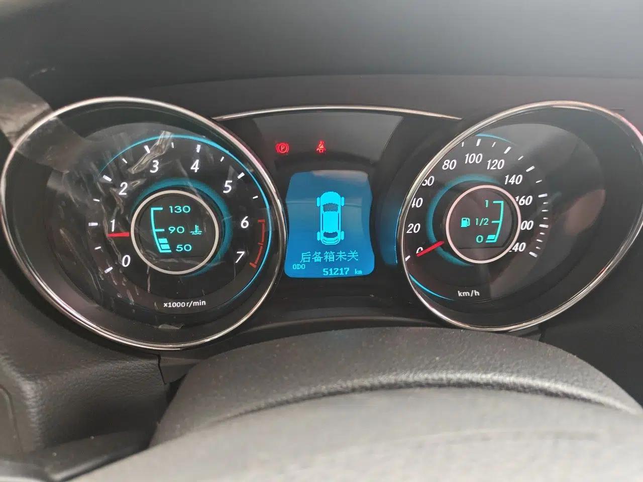 BAIC Senova D50 2015 1.5L Manual Comfort Value Navigation Edition — миниатюра 12