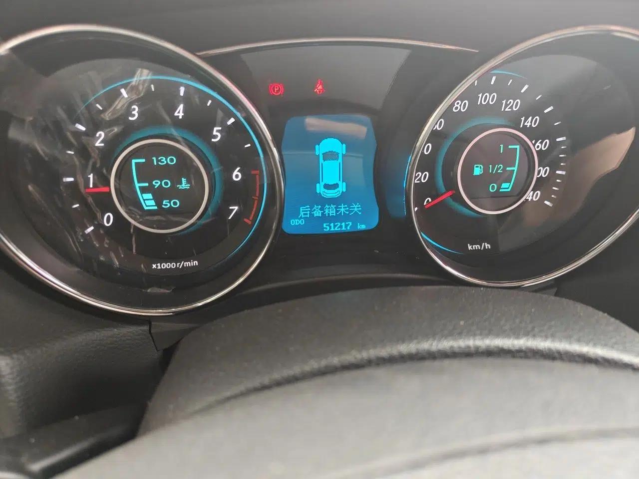 BAIC Senova D50 2015 1.5L Manual Comfort Value Navigation Edition — миниатюра 13