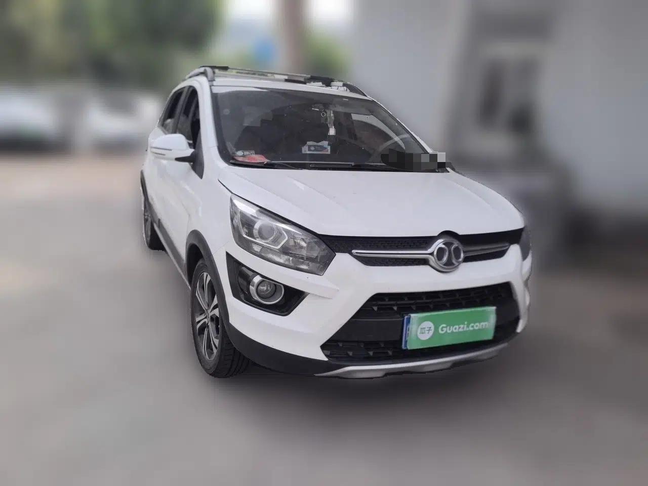 BAIC Senova X25 2015 1.5L Manual Elite Edition — миниатюра 3