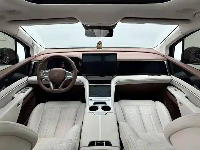 Summer 2025 DM-i 1.5T 180km Excellent Edition — миниатюра 9