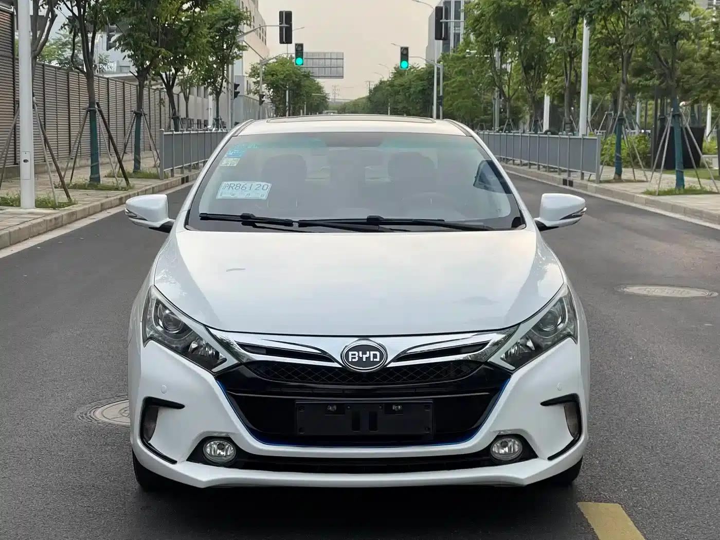 Qin New Energy 2015 1.5T Dual Crown Flagship Plus Edition — миниатюра 2
