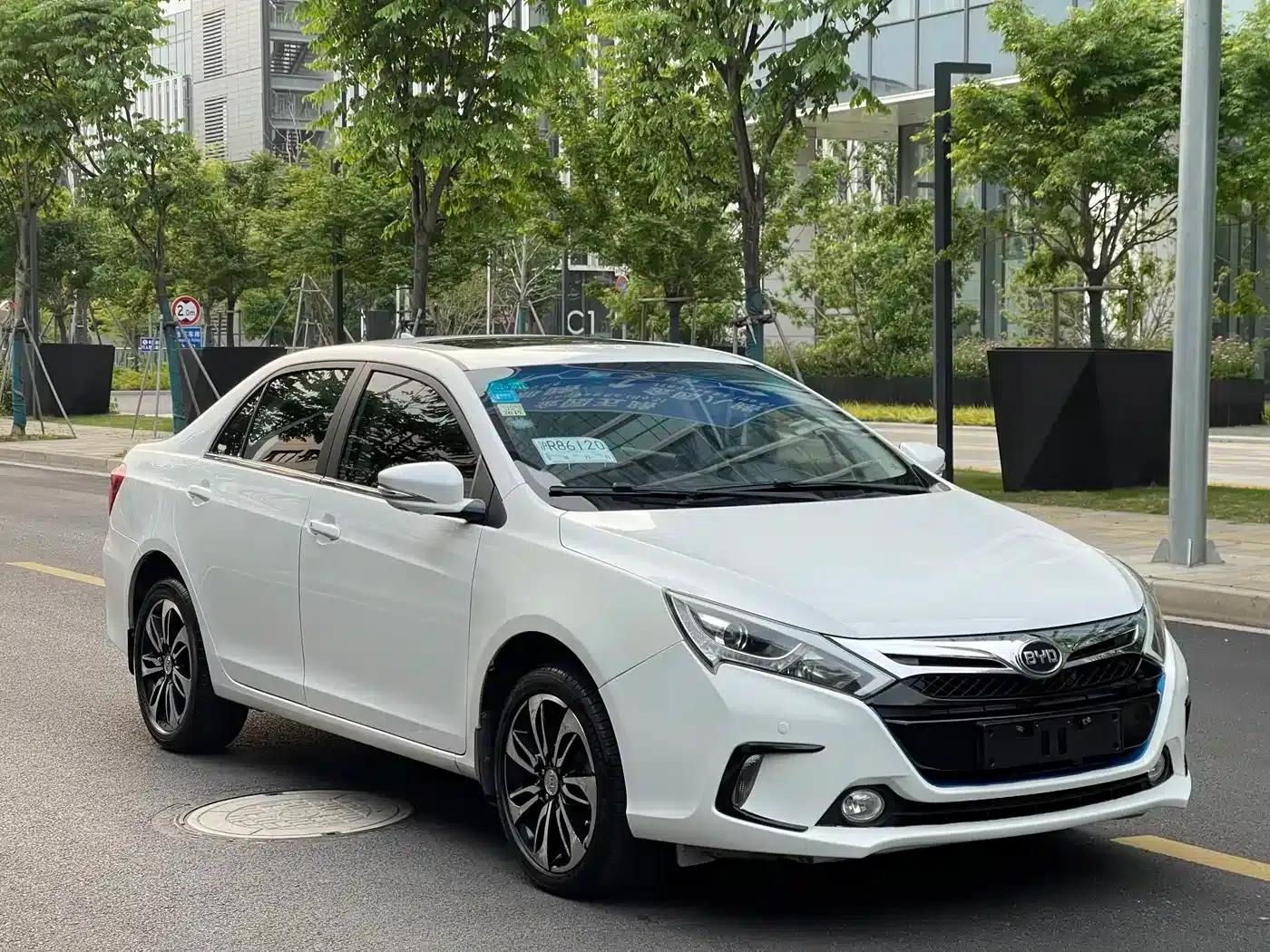 Qin New Energy 2015 1.5T Dual Crown Flagship Plus Edition — миниатюра 3