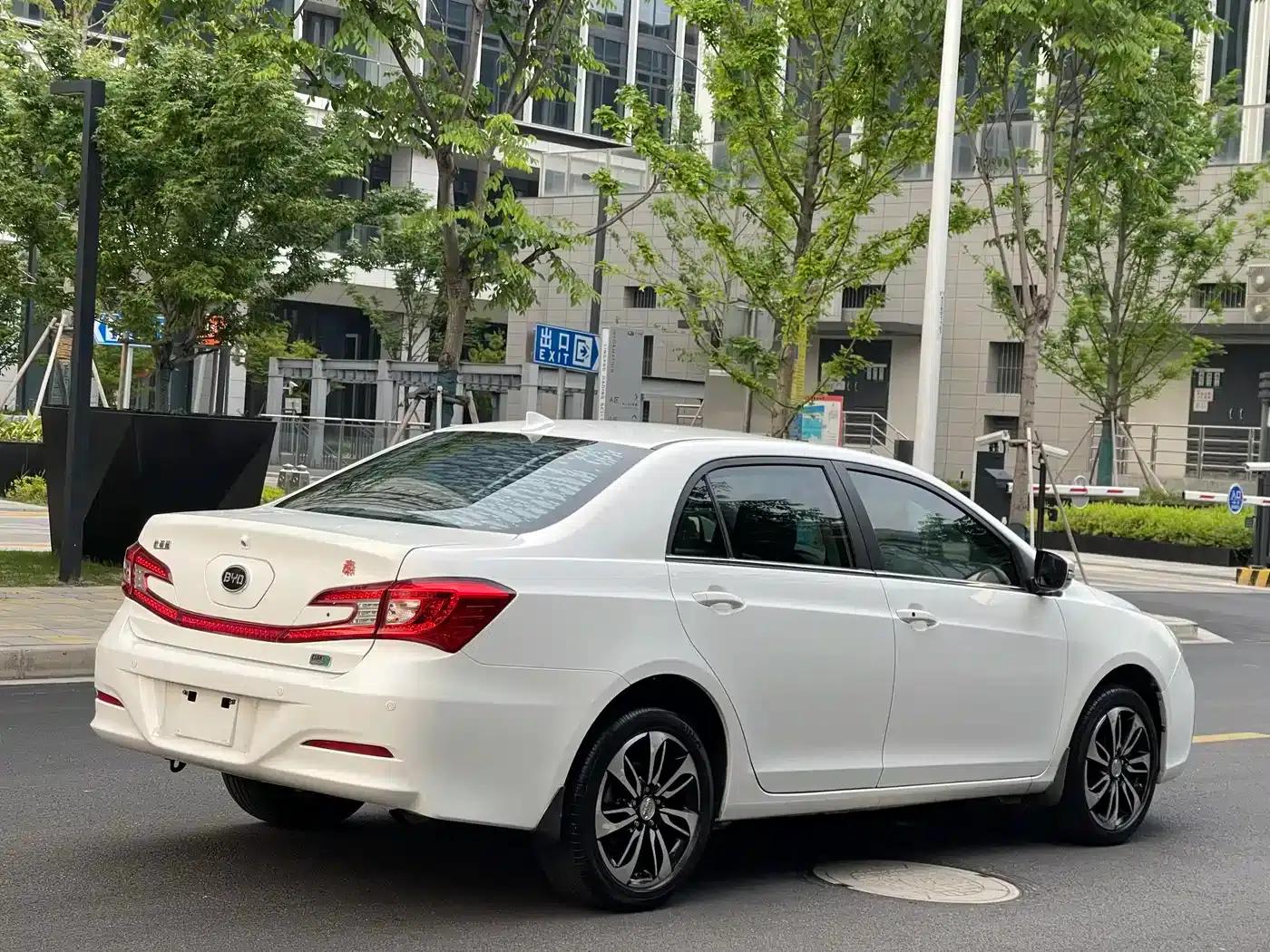 Qin New Energy 2015 1.5T Dual Crown Flagship Plus Edition — миниатюра 4