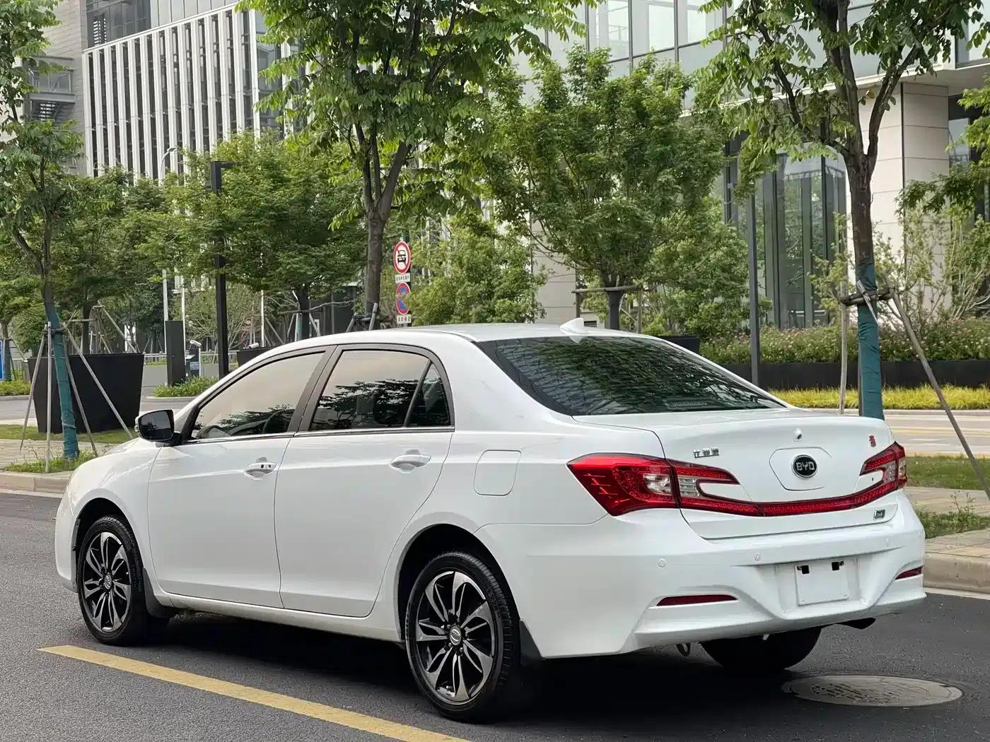 Qin New Energy 2015 1.5T Dual Crown Flagship Plus Edition — миниатюра 5
