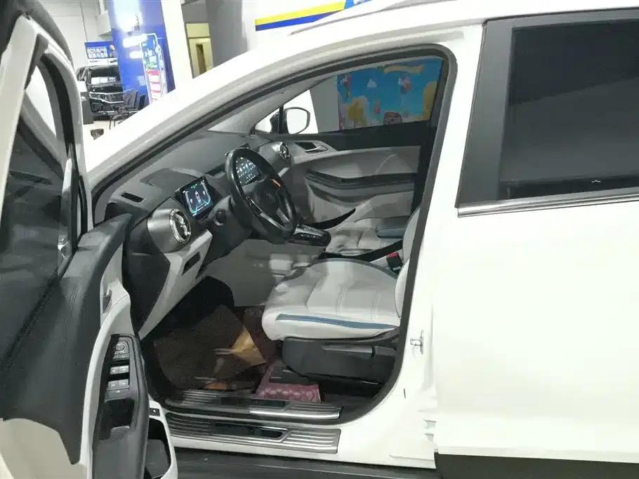 Yuan Pro 2023 401KM Luxury Edition — миниатюра 9
