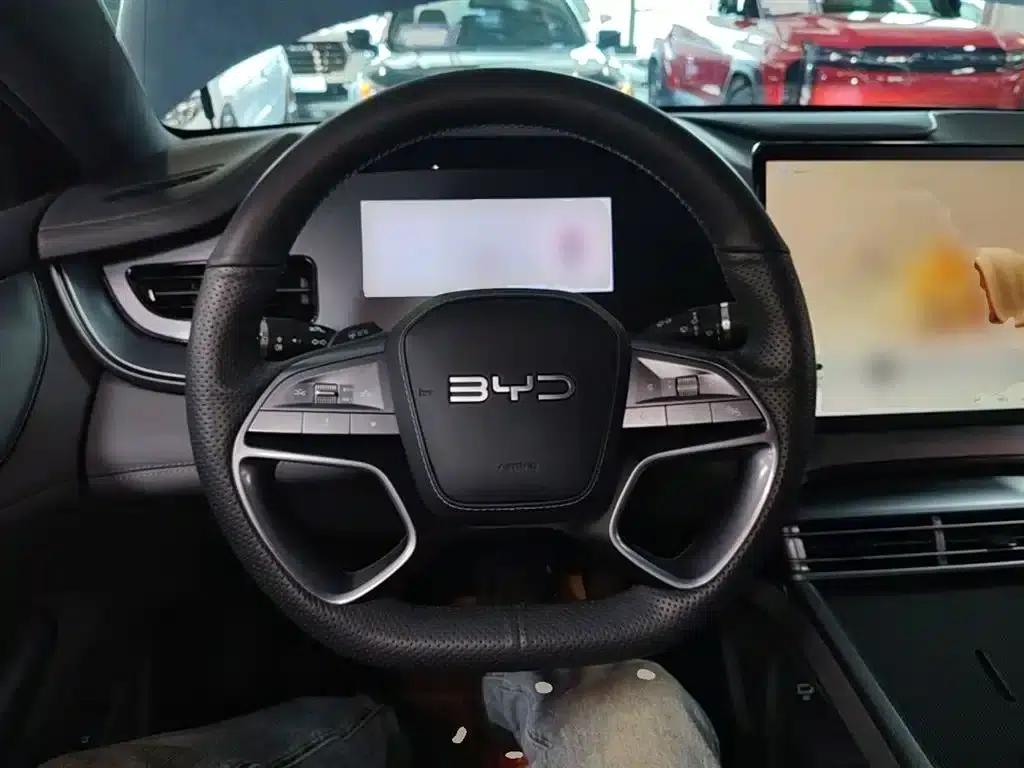 Seal 07 DM-i 2025 Smart Driving Edition DM-i 1.5L 125km Elite — миниатюра 11