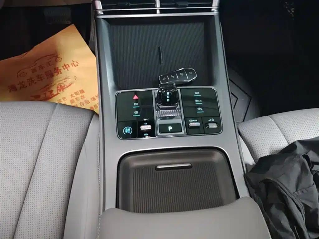 Seal 07 DM-i 2025 Smart Driving Edition DM-i 1.5L 125km Elite — миниатюра 14