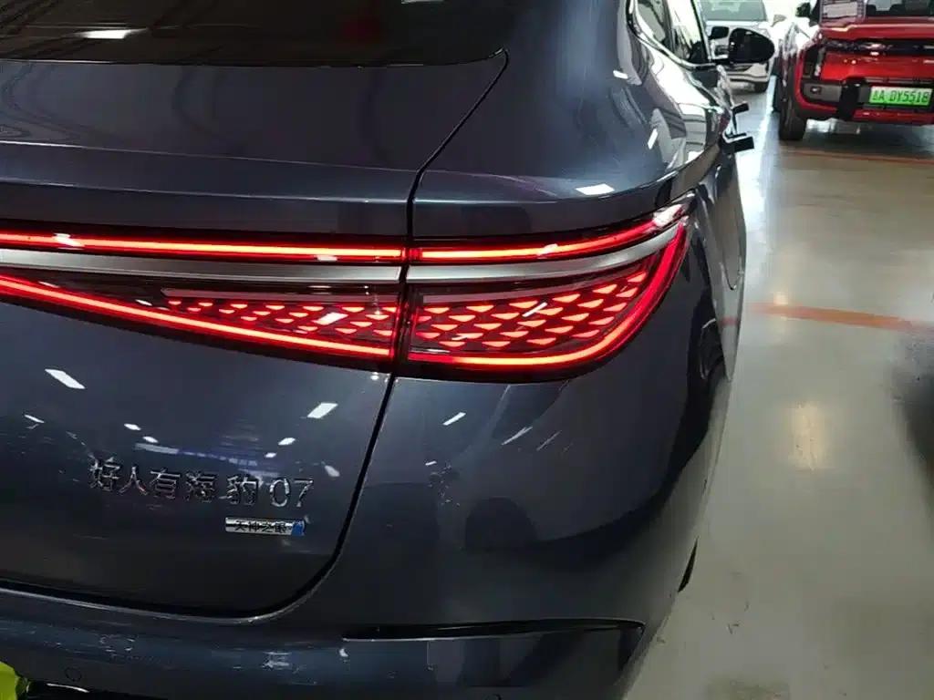 Seal 07 DM-i 2025 Smart Driving Edition DM-i 1.5L 125km Elite — миниатюра 8