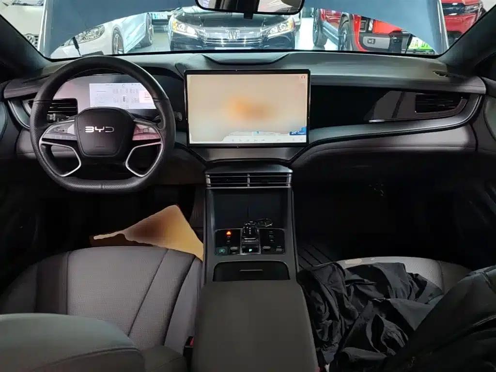Seal 07 DM-i 2025 Smart Driving Edition DM-i 1.5L 125km Elite — миниатюра 10