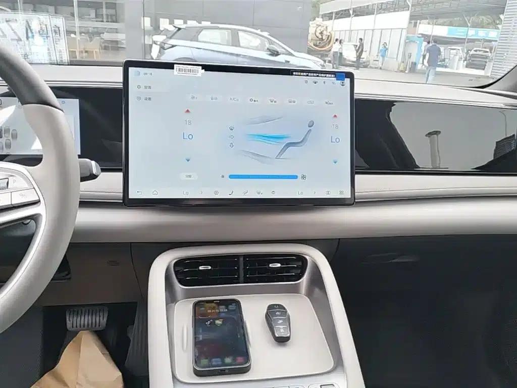 Hiace 06 2025 EV 605 Navigator Pro Edition — миниатюра 13