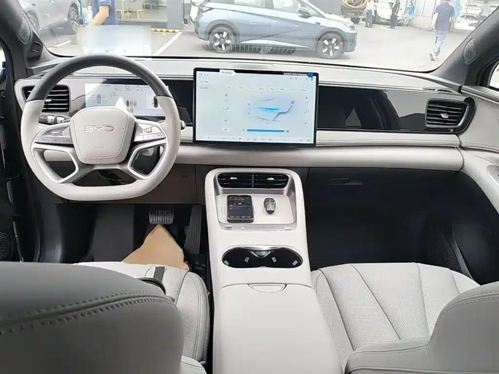Hiace 06 2025 EV 605 Navigator Pro Edition — миниатюра 10