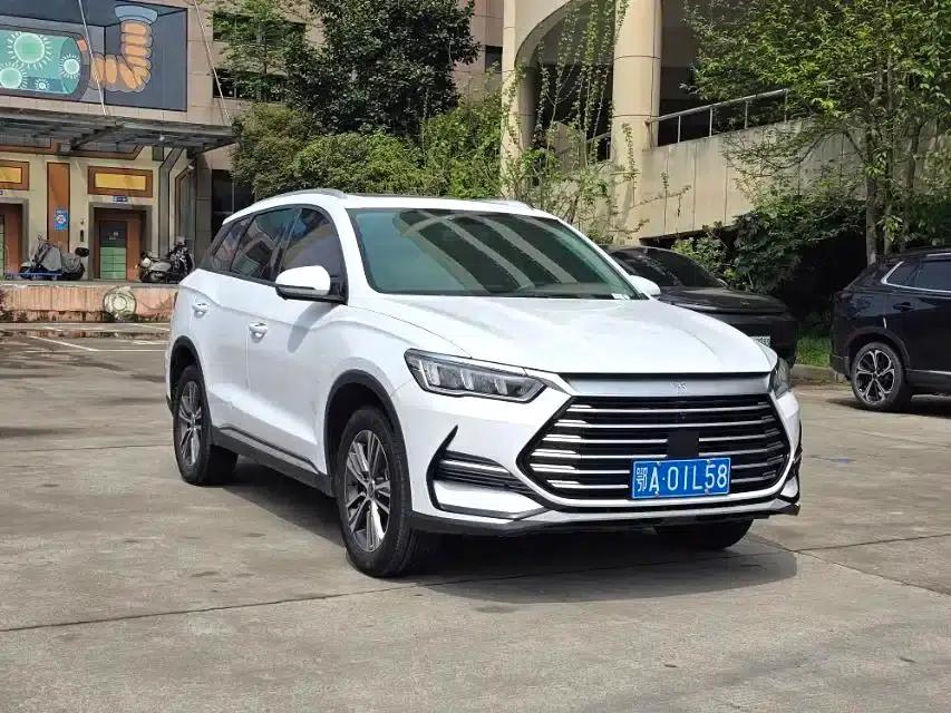 Song PLUS 2020 1.5T Automatic Deluxe Edition — миниатюра 3