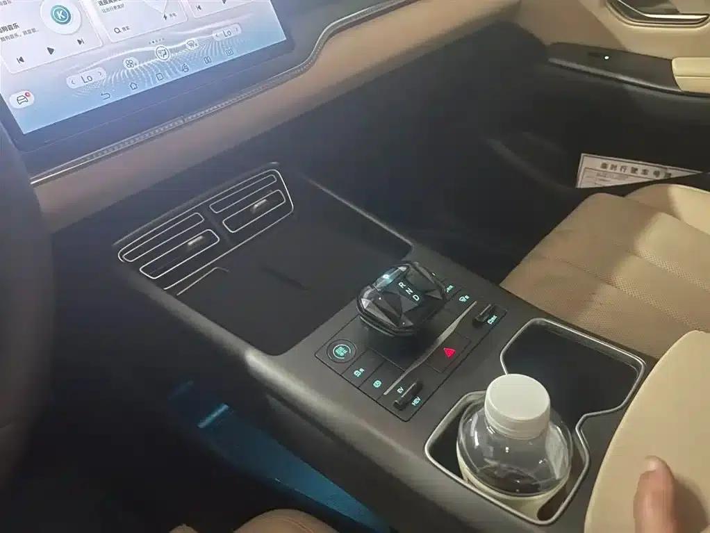 Song Pro New Energy 2025 Model, Second Generation DM-i 75KM Leading Edition — миниатюра 10