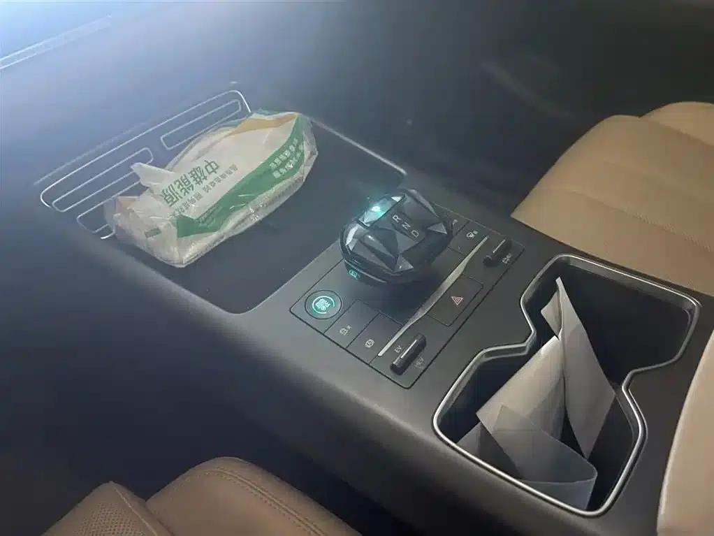Song Pro New Energy 2025 Model, Second Generation DM-i 75KM Leading Edition — миниатюра 9
