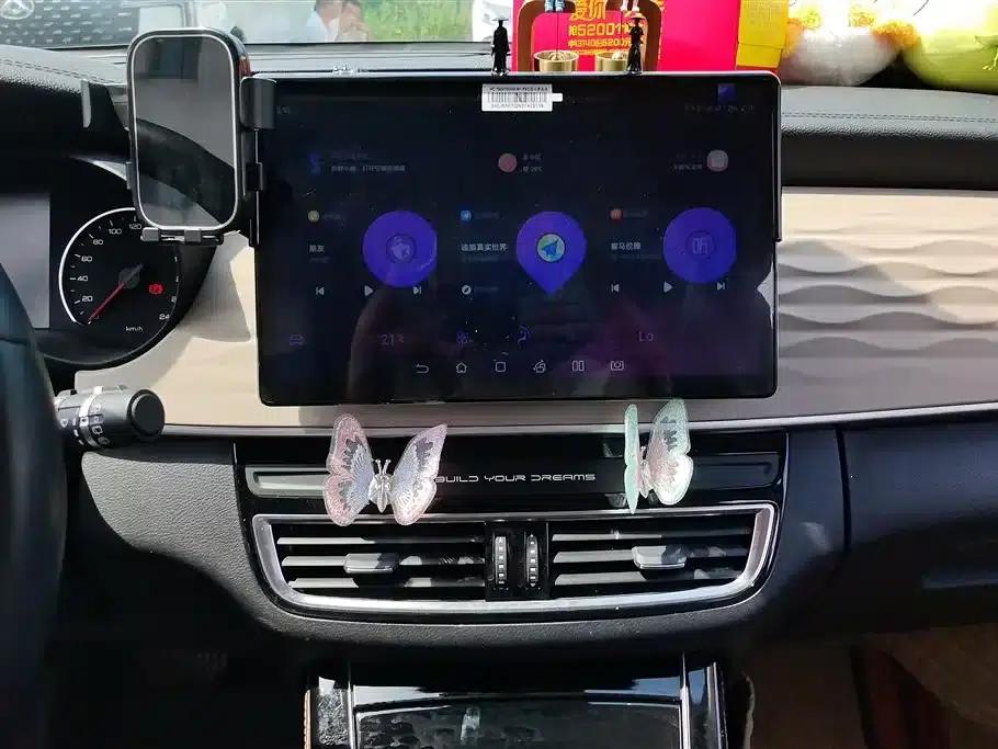 Song MAX New Energy 2022 DM-i 105KM Flagship Edition — миниатюра 13