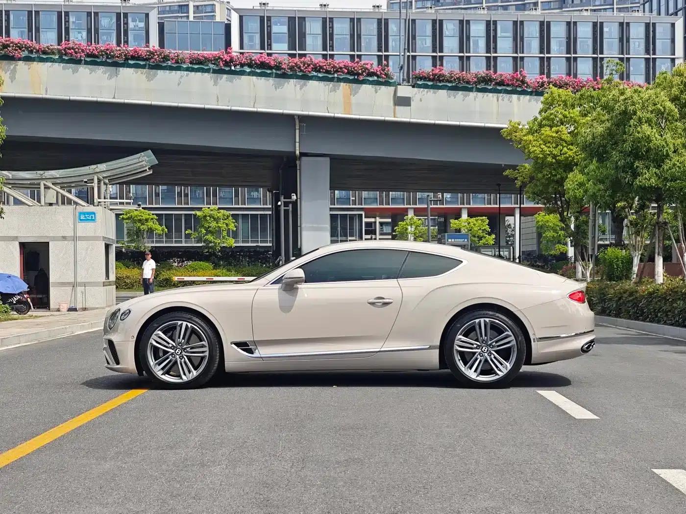 2024 Continental 4.0T GT V8 — миниатюра 6