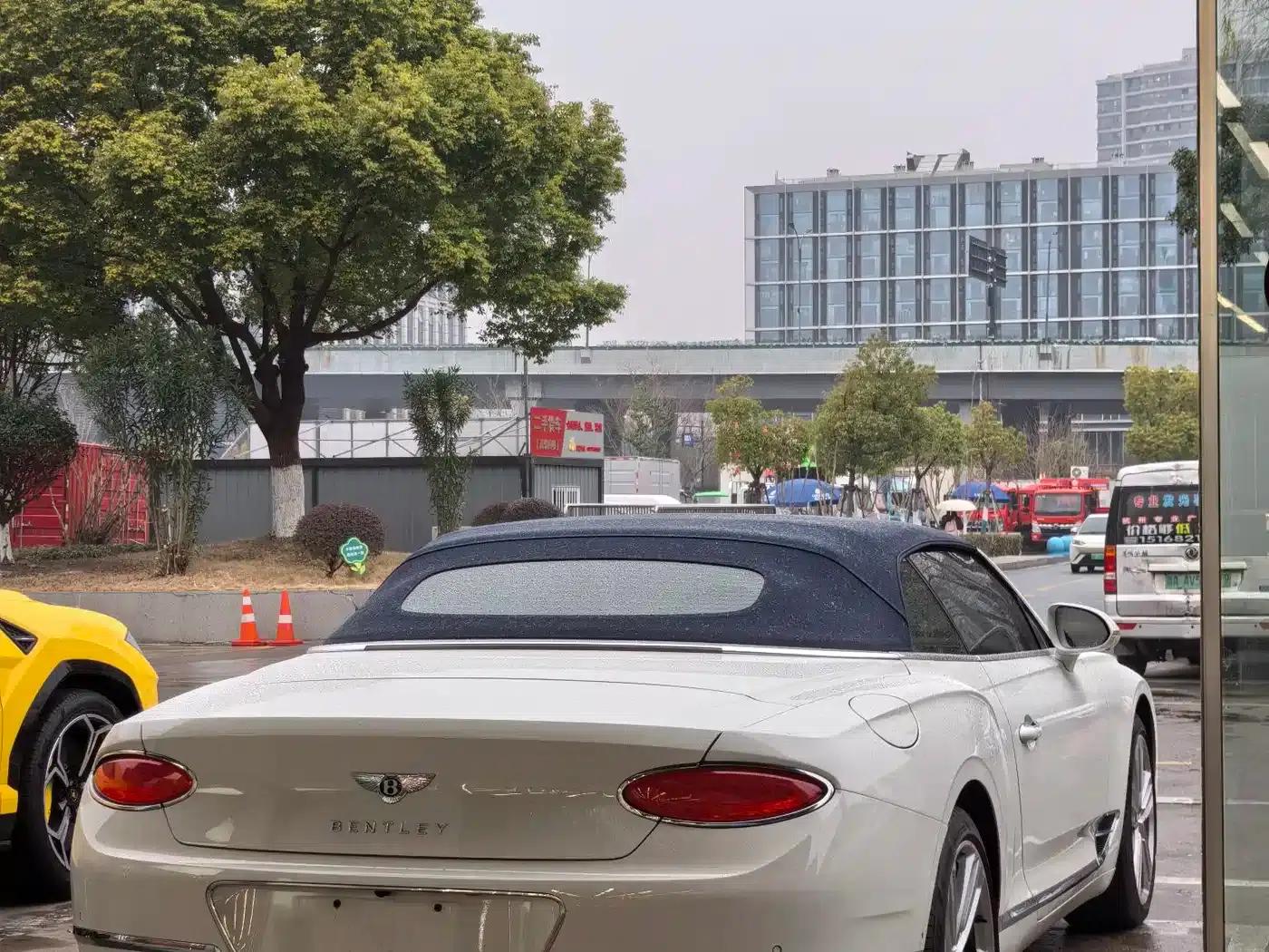 2022 Continental 4.0T GT V8 Convertible — миниатюра 3