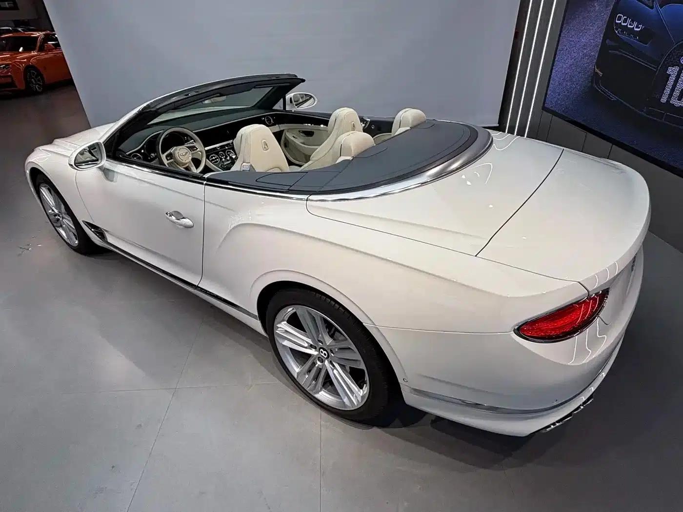 2022 Continental 4.0T GT V8 Convertible — миниатюра 7