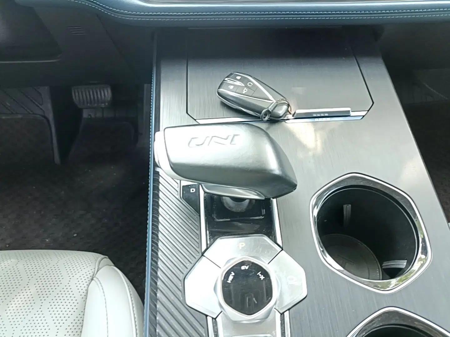 CHANGAN UNI-K iDD 2022 Blue Whale iDD 130km 1.5T Prestige Model — миниатюра 16