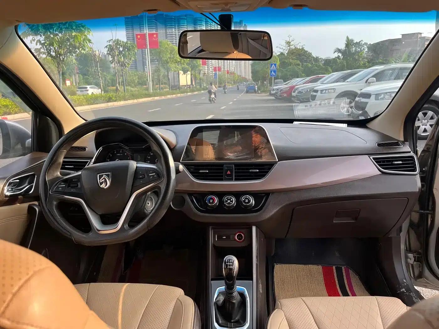 Baojun 310W 2017 1.5L Manual Fashion Model (National VI Emission Standard) — миниатюра 8