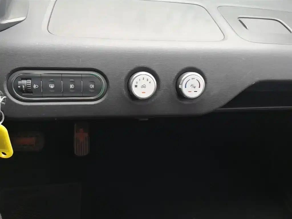 Baojun E100 2019 Model 250KM Smart Edition — миниатюра 13