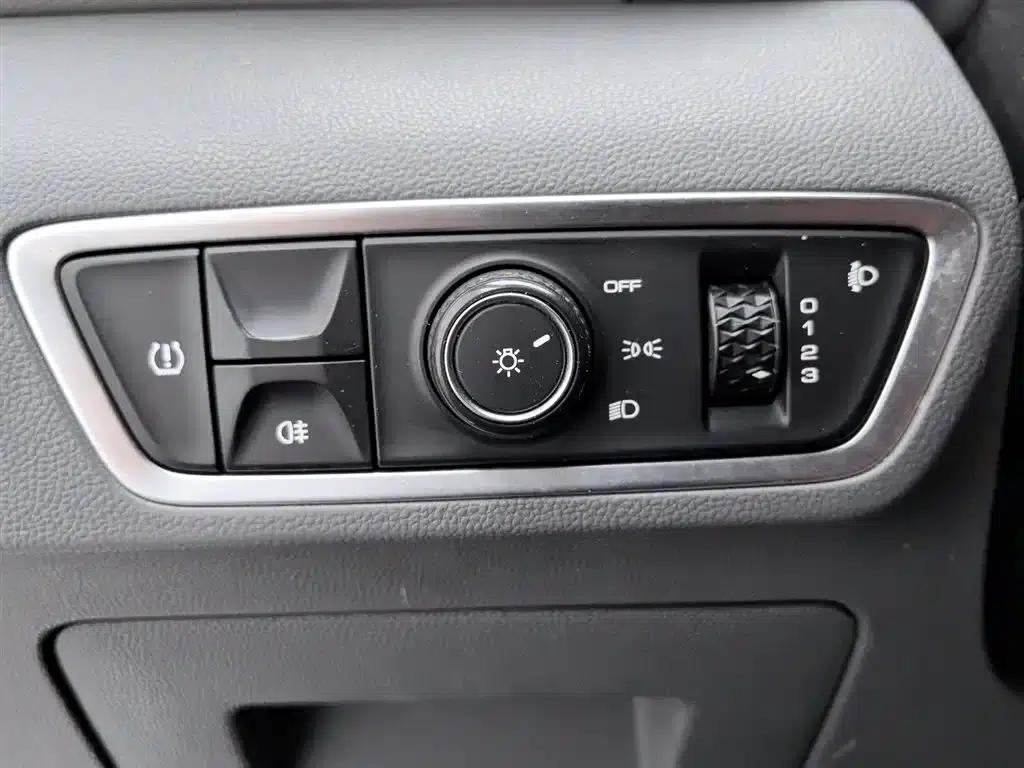 Baojun RC-5 2020 RC-5W 1.5L Manual Smart Elite Edition — миниатюра 21