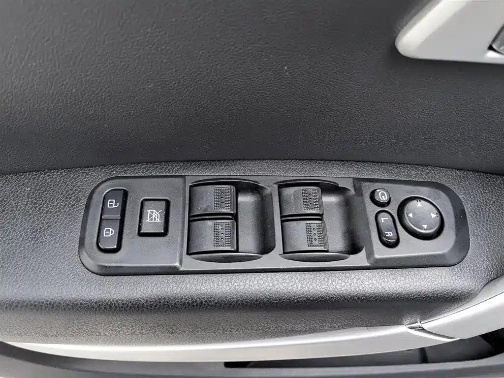 Besturn X80 2013 2.0L Manual Deluxe Edition — миниатюра 9