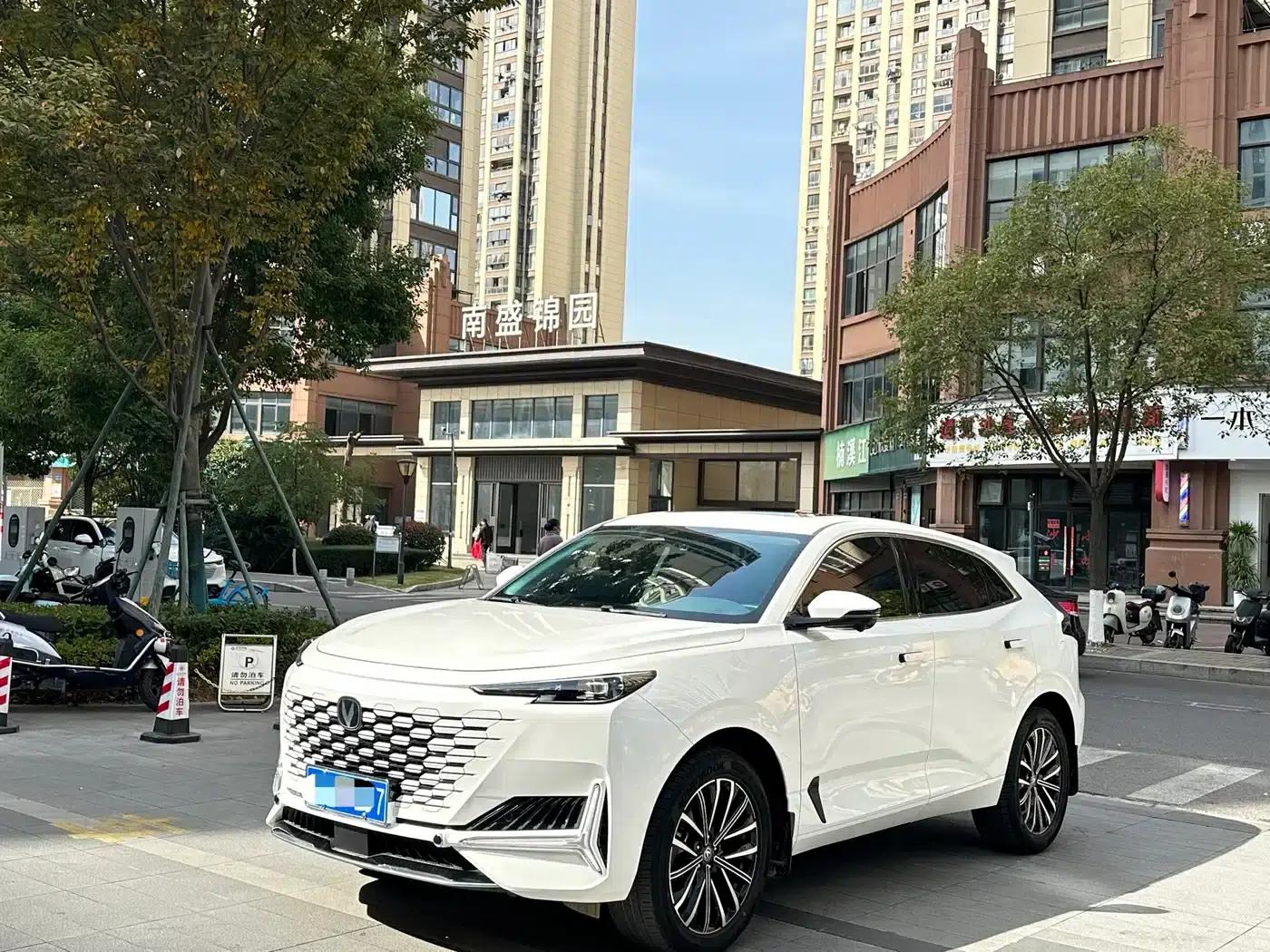 Changan UNI-K 2023 2.0T 2WD Enjoy Edition — миниатюра 1