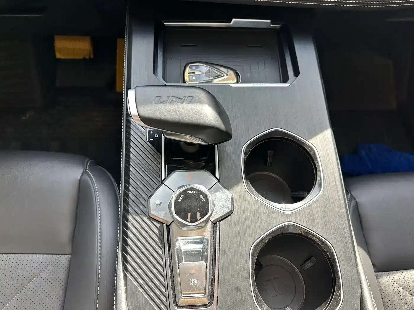 Changan UNI-K 2023 2.0T 2WD Enjoy Edition — миниатюра 12