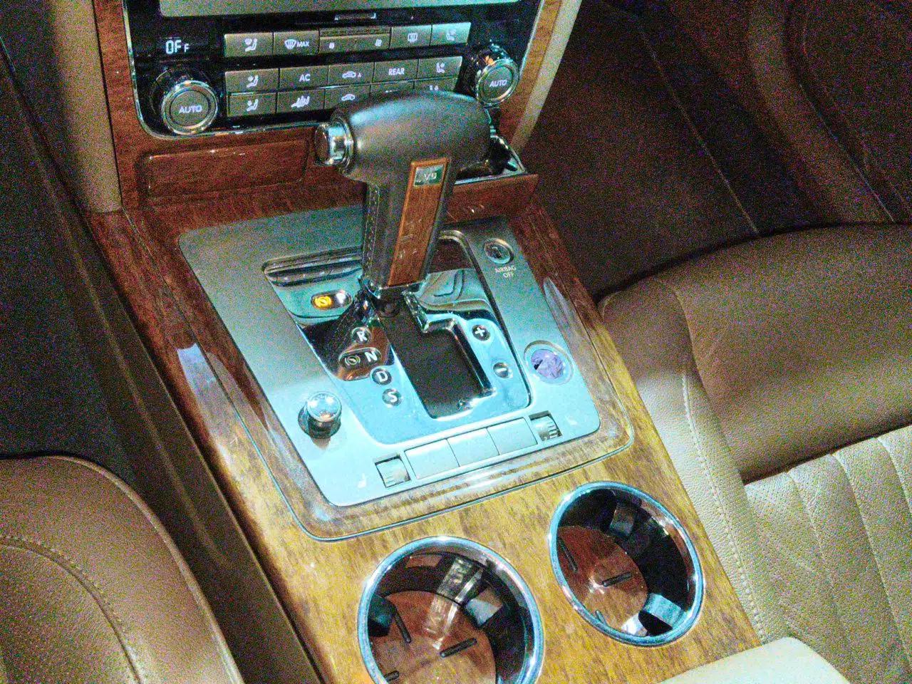 Volkswagen Phaeton 2012 3.0L Business Edition — миниатюра 15