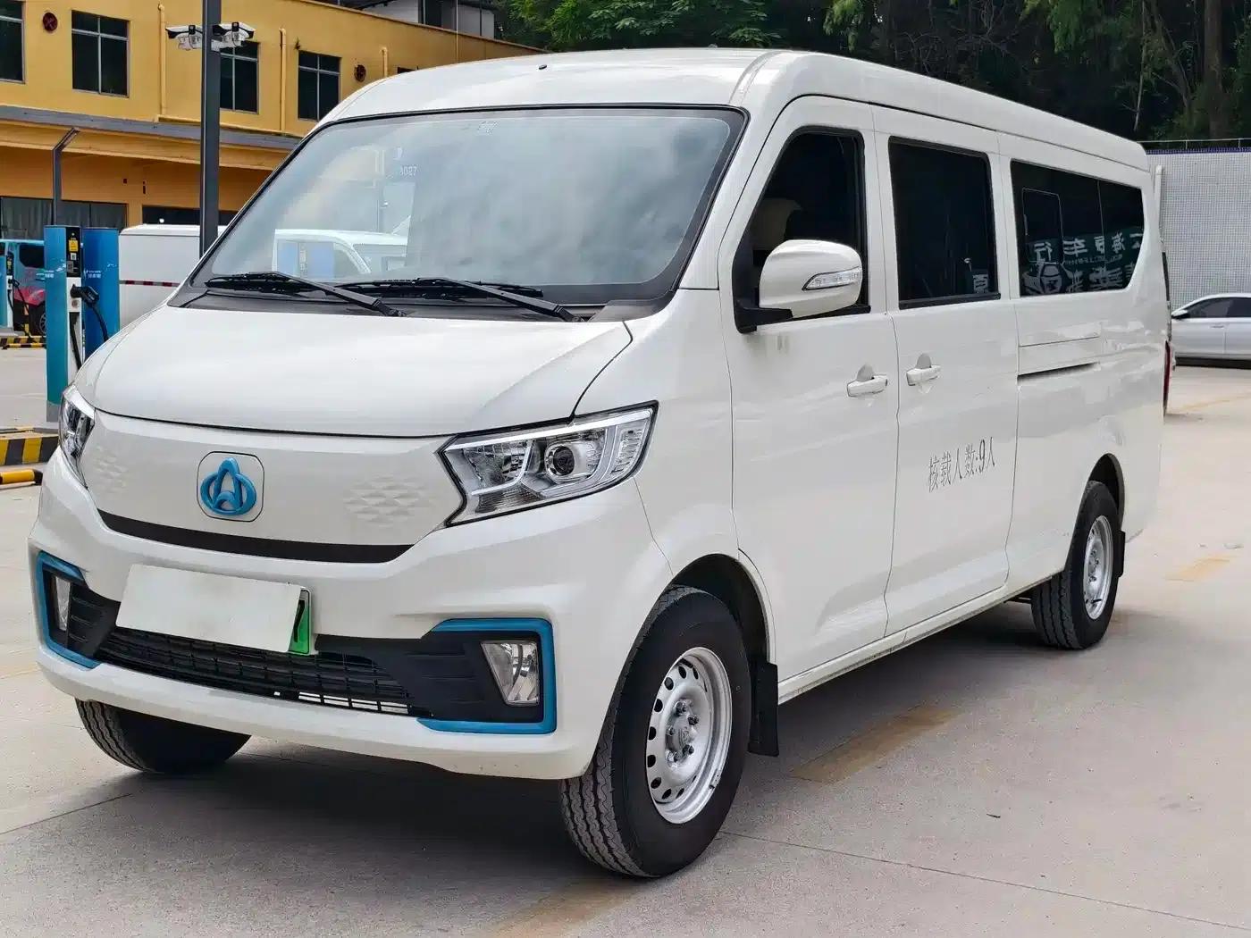 Crossstar V7 EV 2025 Model, 316km/h Flagship Edition, 9 Seats, Double Door, 50.38kWh — миниатюра 1