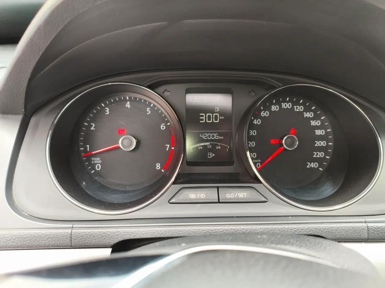 Volkswagen Gran Lavida 2015 1.6L Automatic Comfort Edition — миниатюра 13