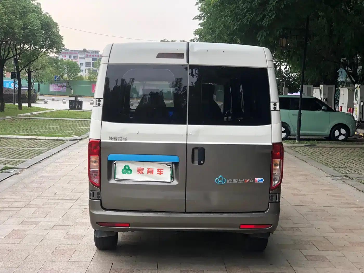 Crossstar V5 EV 2024 Smart Edition 6-seater with double doors — миниатюра 5