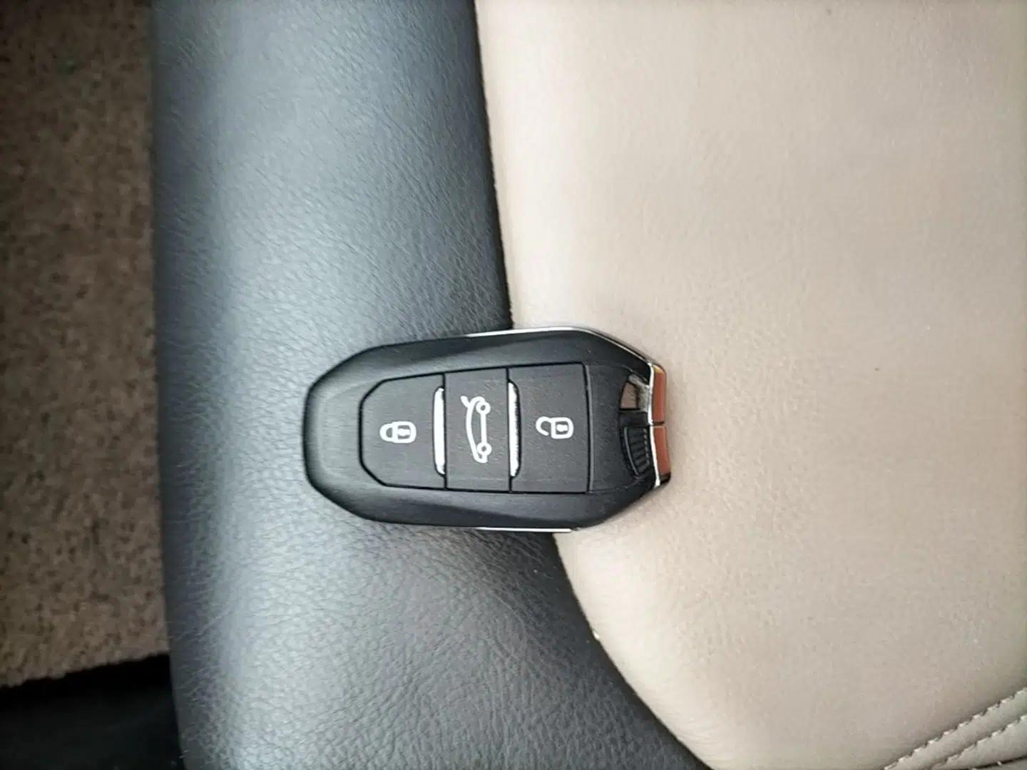 DS 6 2014 1.6T Luxury Edition THP160 — миниатюра 12