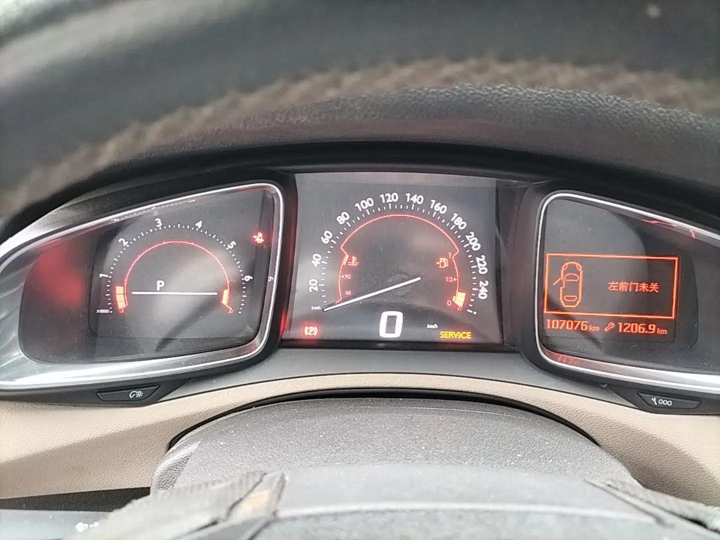DS 6 2014 1.6T Luxury Edition THP160 — миниатюра 15