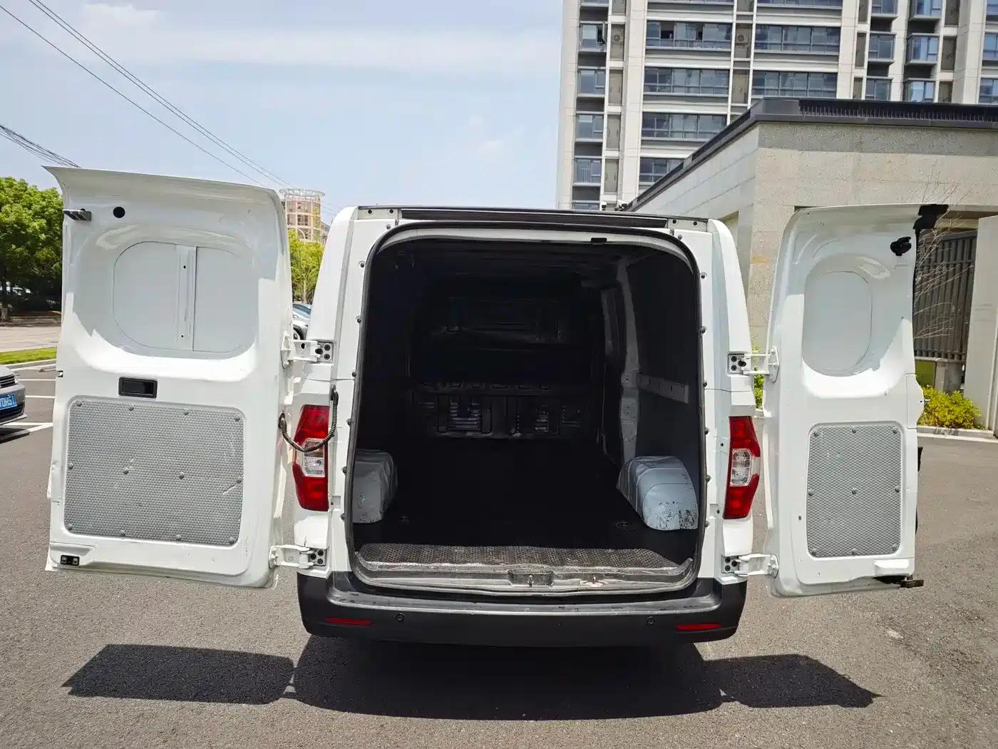 Maxus EV30 2023: Pure Electric Intelligent Logistics Expert, Long Wheelbase, CATL — миниатюра 11